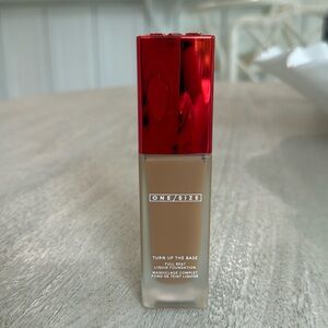 O/S Turn Up The Base Foundation Medium Dark 55 (N)